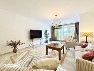 Piso en venta en Los Naranjos - Las Brisas en Marbella