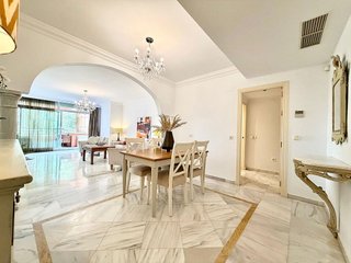 Piso en venta en Los Naranjos - Las Brisas en Marbella