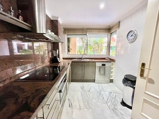 Piso en venta en Los Naranjos - Las Brisas en Marbella