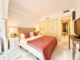 Piso en venta en Los Naranjos - Las Brisas en Marbella