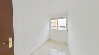 Piso en venta en Fondo en Santa Coloma de Gramanet