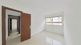 Piso en venta en Fondo en Santa Coloma de Gramanet