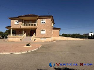 Chalet en venta en Yecla