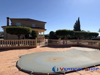 Chalet en venta en Yecla