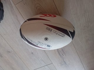 Set Rugby: Balón, Casco y Porta Balón tee