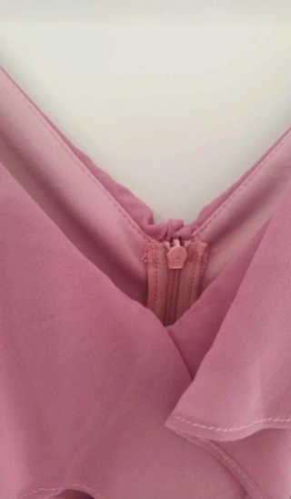 Vestido rosa largo con volantes de boda
