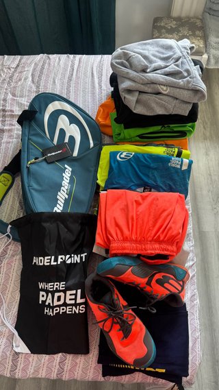 Pack Bullpadel: Pala, Ropa y Zapatillas