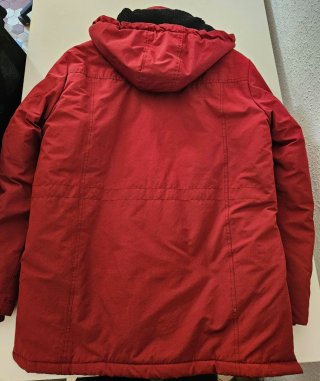 Chaqueta roja marca Another (Bershka) talla L-40