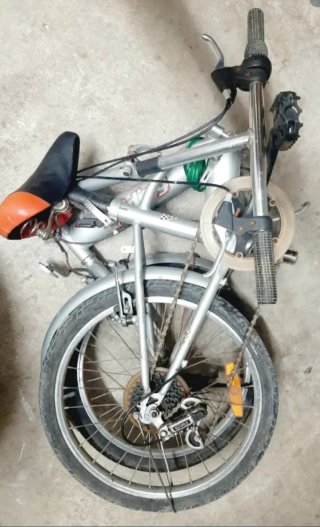 Bicicleta plegable plateada