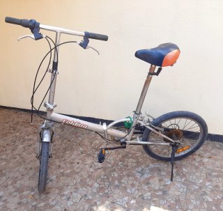 Bicicleta plegable plateada