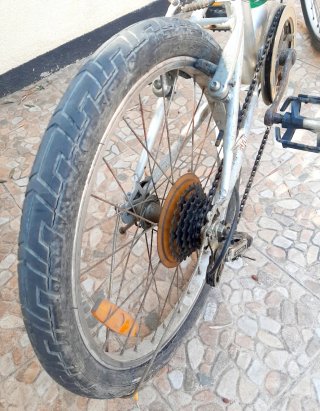 Bicicleta plegable plateada