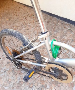 Bicicleta plegable plateada