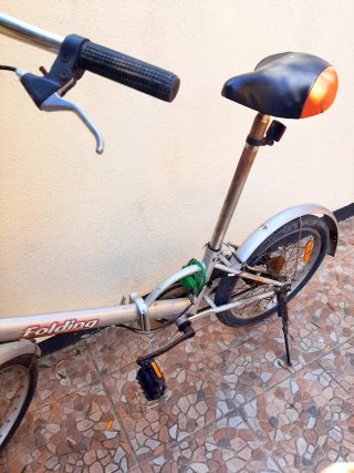 Bicicleta plegable plateada