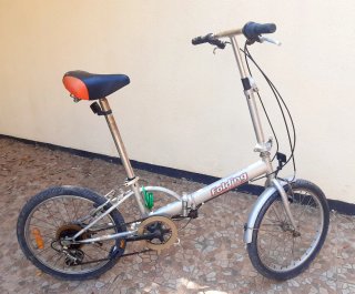 Bicicleta plegable plateada
