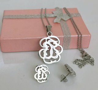 Collar y pendientes de acero