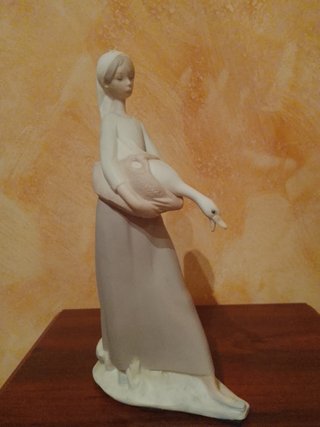 Tang Lladró Girl w. Goose. Niña con Ganso.