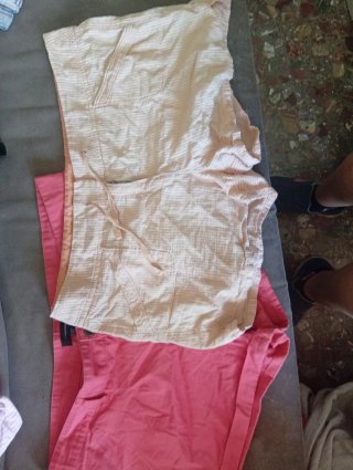 Shorts estilo chino color coral y a rayas  44