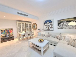 Piso en venta en Los Naranjos - Las Brisas en Marbella