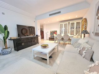 Piso en venta en Los Naranjos - Las Brisas en Marbella