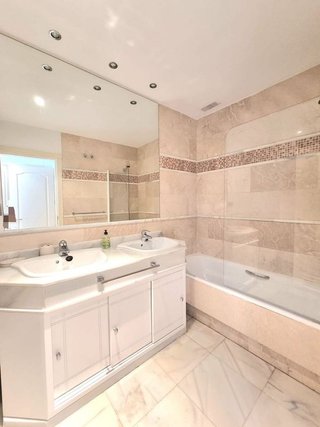 Piso en venta en Los Naranjos - Las Brisas en Marbella