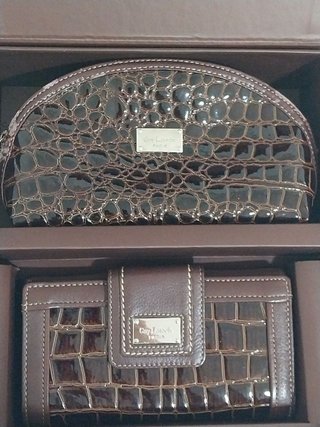 Estuche Cartera y Neceser Guy Laroche Marrón