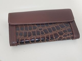 Estuche Cartera y Neceser Guy Laroche Marrón