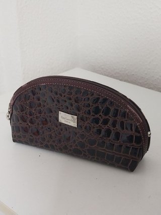Estuche Cartera y Neceser Guy Laroche Marrón