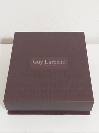 Estuche Cartera y Neceser Guy Laroche Marrón