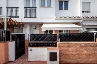Casa adosada en venta en Gójar