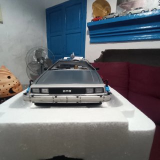 Hot Wheels Elite DeLorean 1:18 Back to the Future