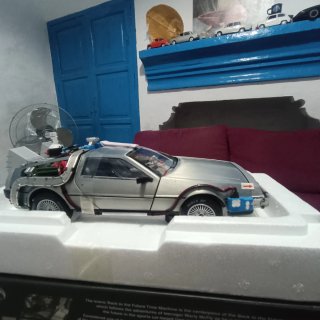 Hot Wheels Elite DeLorean 1:18 Back to the Future