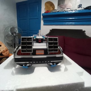 Hot Wheels Elite DeLorean 1:18 Back to the Future