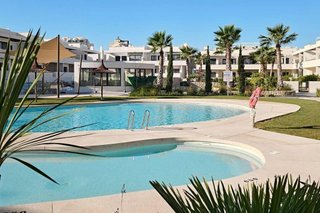 Casa adosada en venta en  El Acequión - Los Naúfragos en Torrevieja