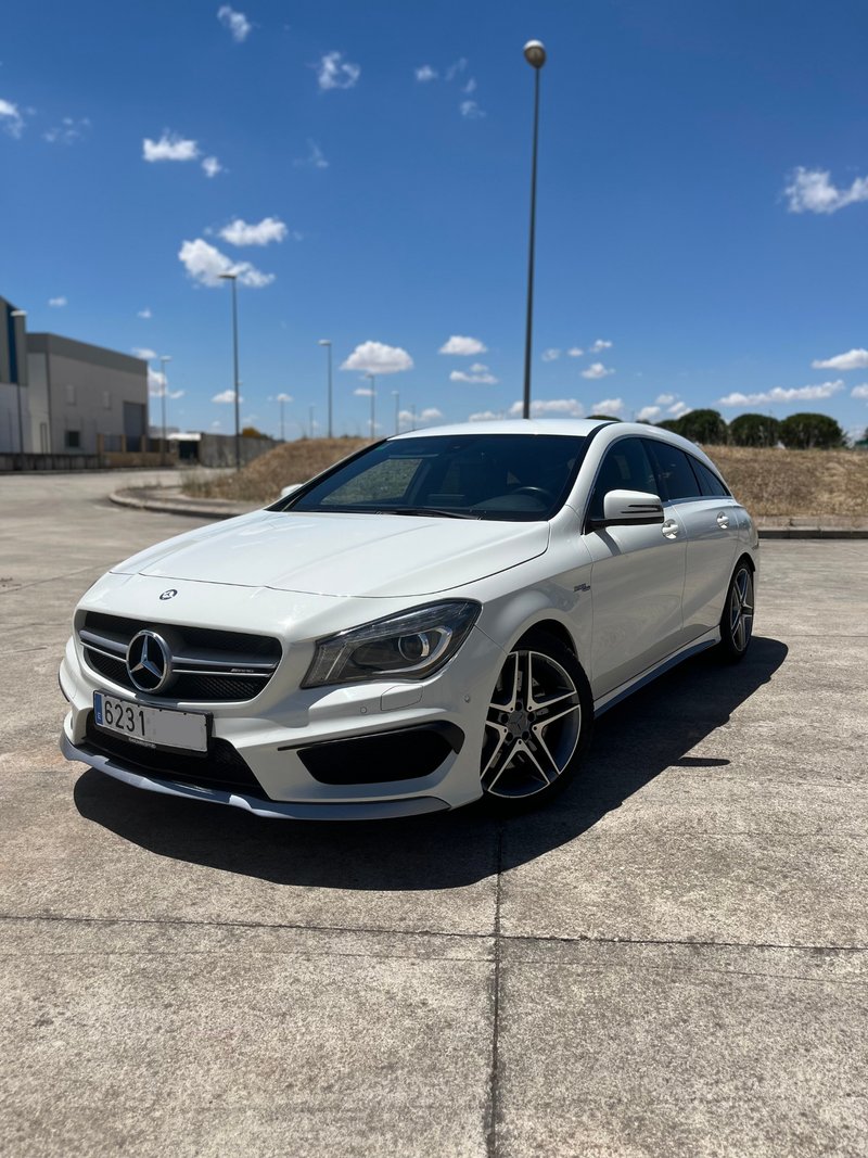 Mercedes-Benz CLA 45 AMG Shooting Brake - foto 1