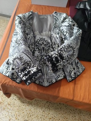 Traje de fallera adulta plata y gris,manga larga