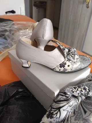 Traje de fallera adulta plata y gris,manga larga