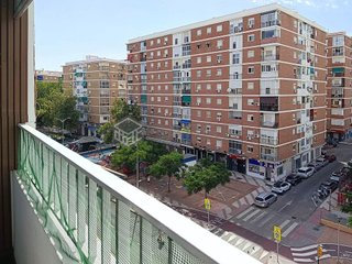 Piso en venta en Parque Victoria Eugenia en Málaga