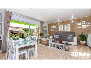 Casa en venta en Les Arenes - La Grípia  Can Montllor en Terrassa