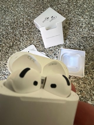 AirPods