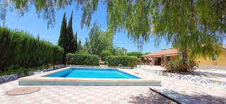 Chalet en venta en Novelda