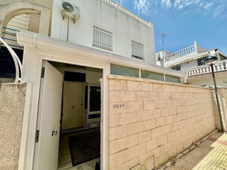 Casa adosada en venta en La Siesta - El Salado - Torreta en Torrevieja