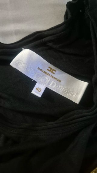 Elisabetta franchi  tee-shirt  nera con applicazio