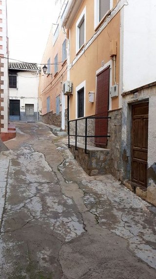 Casa adosada en venta en Hellín