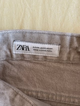 Pantalón vaquero Zara gris