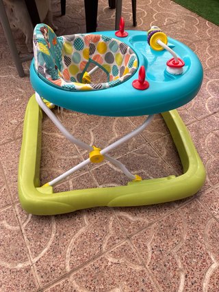 Correpasillos bebé con juguetes