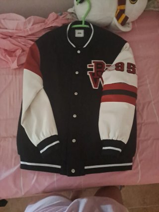 Chaqueta Varsity Negra y Roja