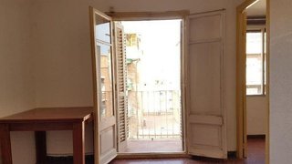Piso en venta en Porta en Barcelona