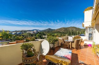 Piso en venta en Los Arqueros-Puerto del Almendro en Benahavís