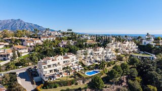 Piso en venta en Los Arqueros-Puerto del Almendro en Benahavís