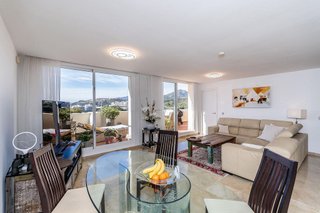 Piso en venta en Los Arqueros-Puerto del Almendro en Benahavís